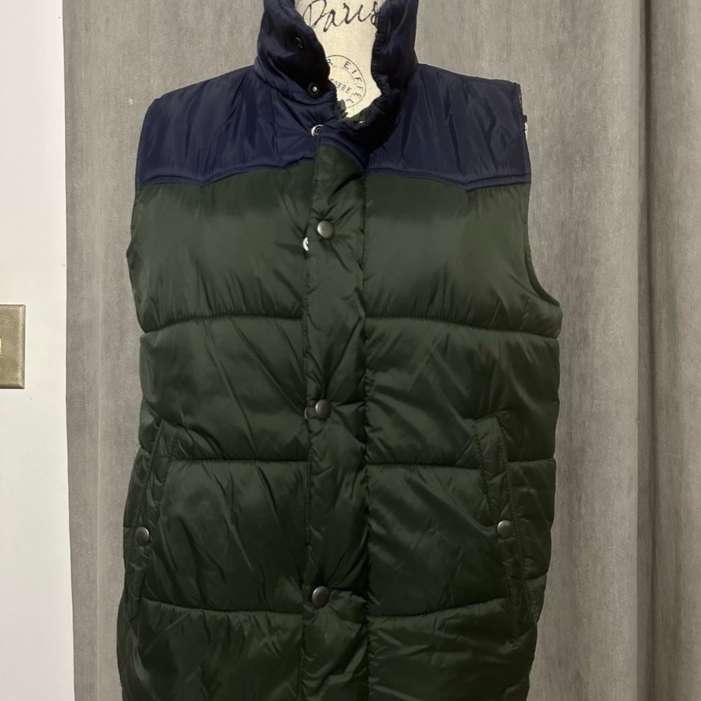 American Eagle Men's Green and Navy Puffer Vest